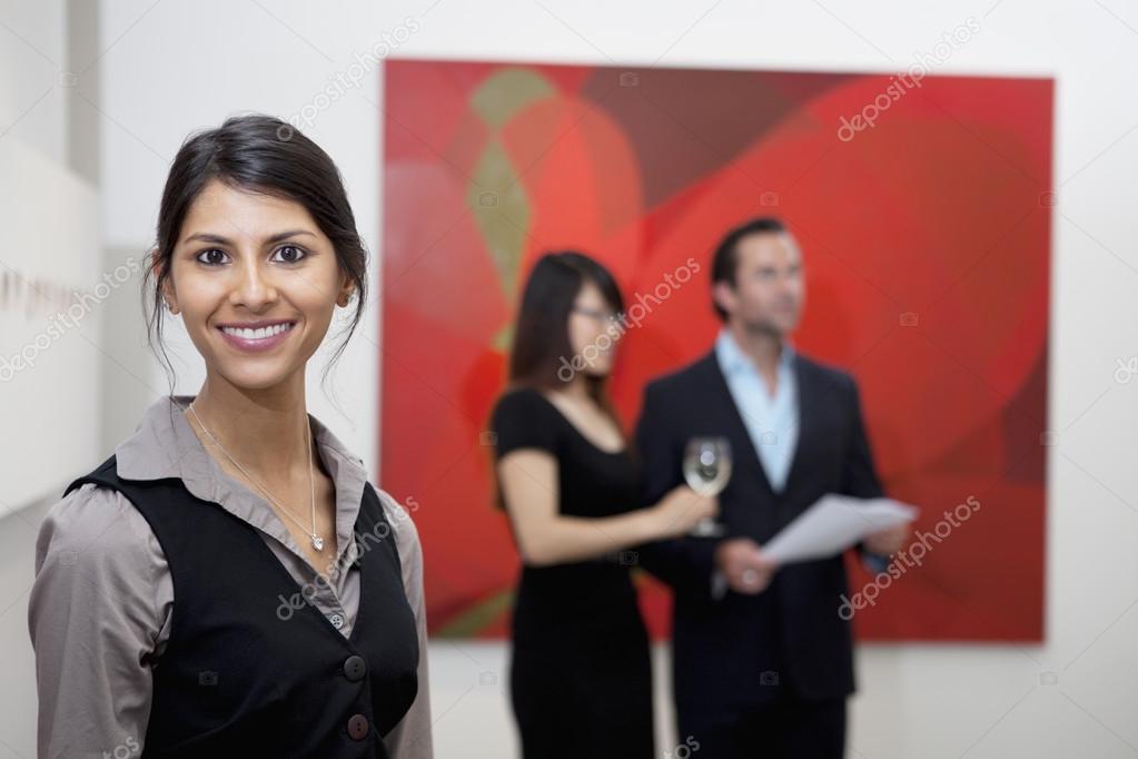 Frauen im museum kennenlernen