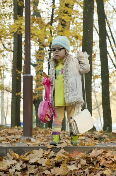 Absent-minded child in park — Stock Photo, Image