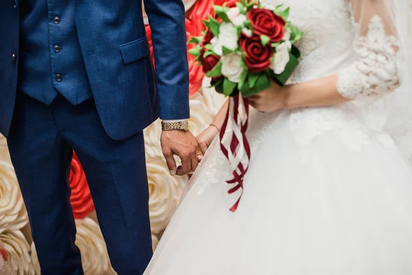 Uma Das Tradições Russas Casamento Encontrar Recém Casados Com Pão — Fotografia de Stock