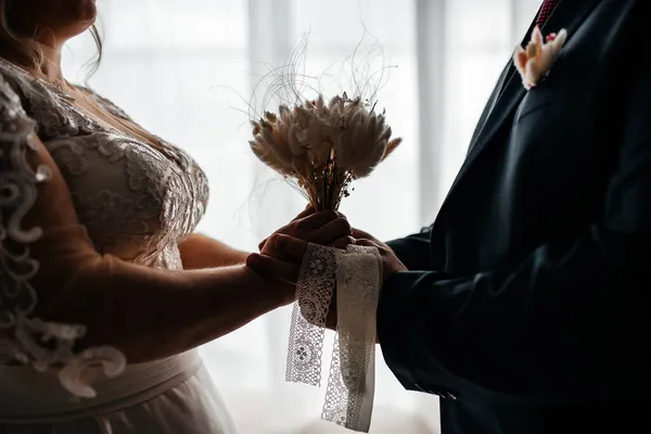 Ryska Traditionerna Bröllopet Att Möta Nygifta Med Limpa Bröd — Stockfoto