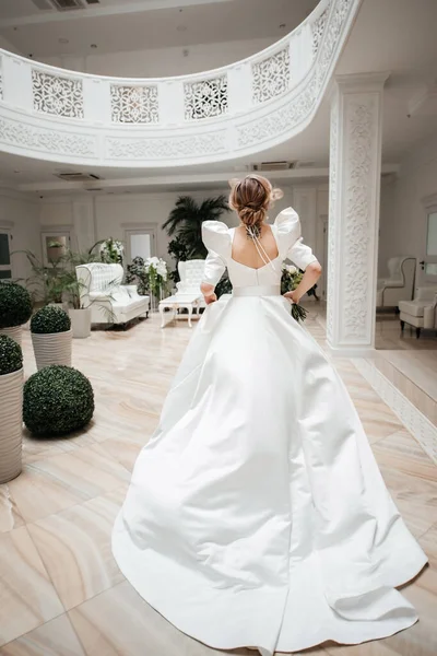Beautiful Bride Lush Dress Spinning Running Royaltyfria Stockfoton