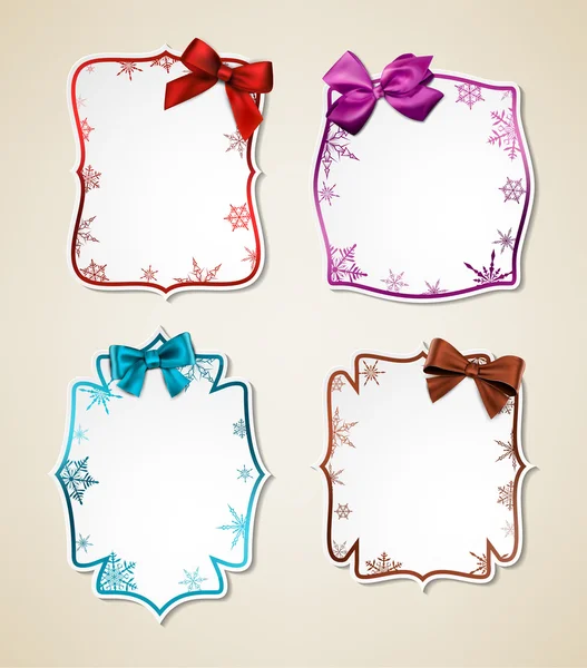 Cartes cadeaux en papier blanc avec noeuds en satin de couleur . — Image vectorielle