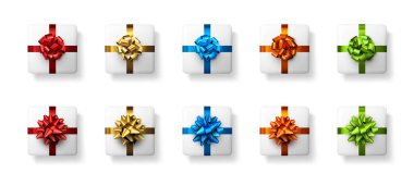 Güzel renkli folyoları olan beyaz hediye kutuları. Üst Manzara. Vektör tatil illüstrasyonu.