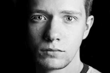 genç bir adam üzgün yüz