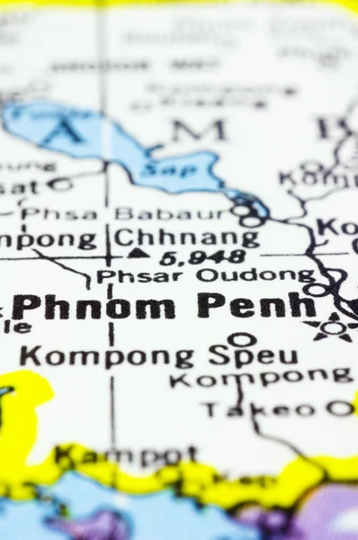 Närbild på phnom penh på karta, Kambodja — Stockfoto