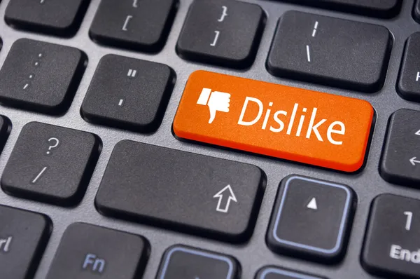 Não gostar de mensagem no botão teclado, conceitos de mídia anti-social — Fotografia de Stock