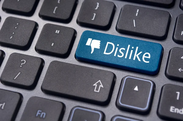Não gostar de mensagem no botão teclado, conceitos de mídia anti-social — Fotografia de Stock