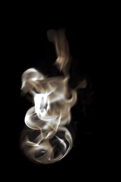 Απομονωμένες φωτιά φλόγες σε μαύρο φόντο, το σκοτάδι — Φωτογραφία Αρχείου