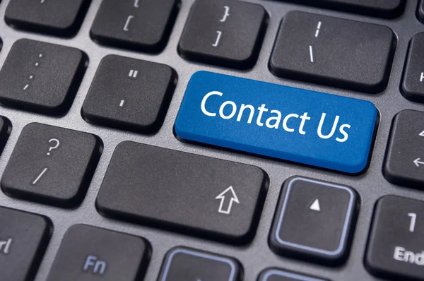 Kontakt oss meddelande på in nyckel, för online Kontakta presstjänsten. — Stockfoto