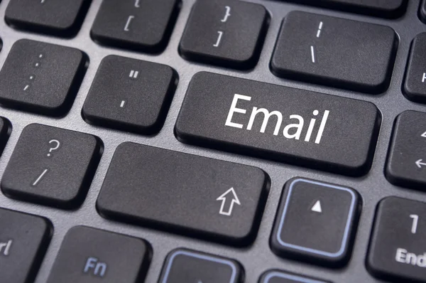 Conceptos de correo electrónico, mensajes en el teclado —  Fotos de Stock