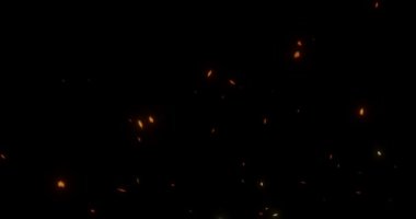Video efekti için havada ateş közleri ya da kıvılcımlar uçuşuyor.