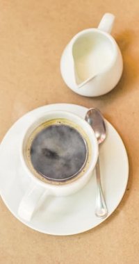 3D dumanı ya da kahvenin üzerindeki buhar animasyonunu yukarıdan görüntüle.