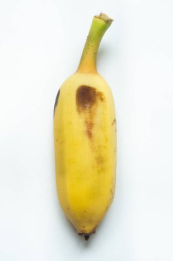 Beyaz arkaplanda muz, izole edilmiş