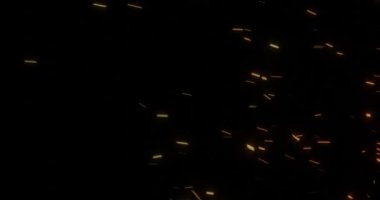 Hızlı uçan ateş, video kaplama efektleri için külleri yakar.