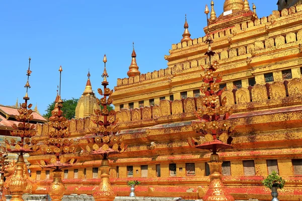 在缅甸的Nyaung 参观令人惊叹的Shwezigon塔 — 图库照片