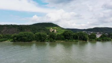 Ren 'deki Arenfels Kalesi' nden insansız hava aracı videosu.