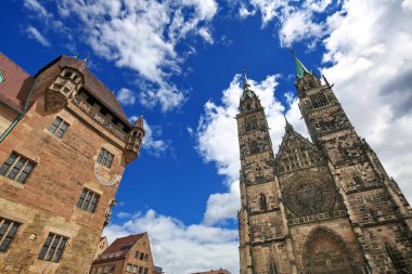 Nuremberg, Bavyera 'da büyük bir şehirdir.