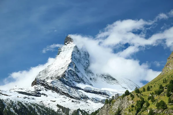 Matterhorn Com Uma Impressionante Pluma Nuvens — Fotografia de Stock