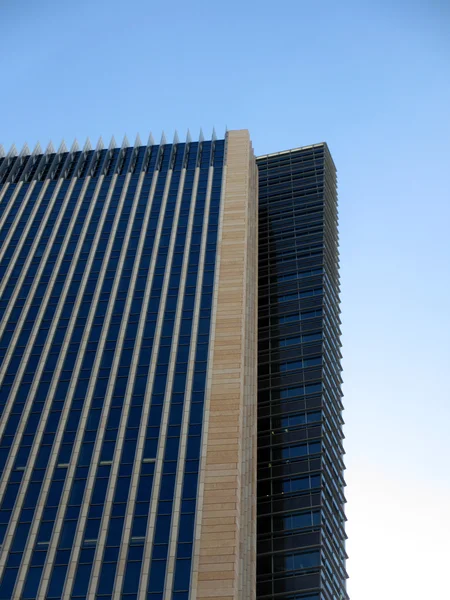 Zijhoek van hoog gebouw — Stockfoto