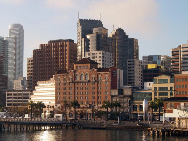 San Francisco Pier, Stadtbild und Raketenschiff — Stockfoto