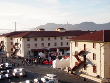 YouTube canlı party at fort mason