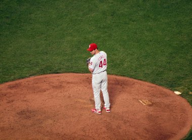 Roy oswalt höyüğün adım atmak için ayarlar.