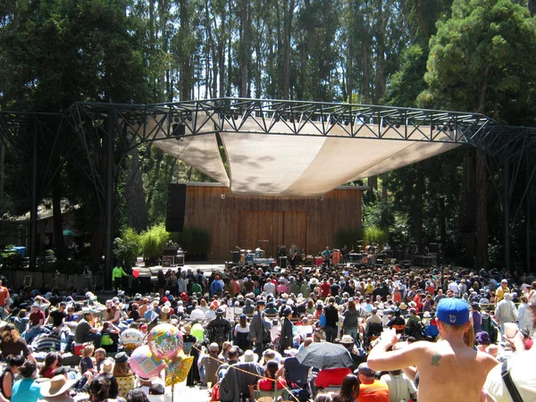 Rogue Wave preforms during the opening act — Stock Photo, Image