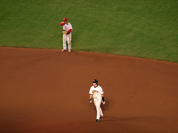 Giants Buster Posey takes lead from Second Base with Jimmy Rolli — Stock Photo, Image