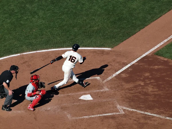 Giants batter Edgar Renteria swing and misses pitch — Stock Photo, Image