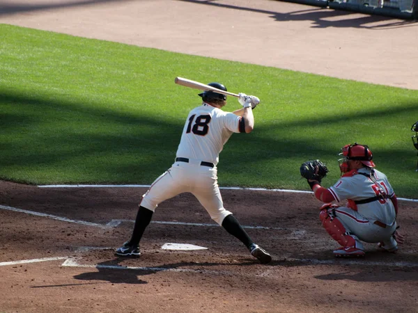 Giants Matt Cain sets to swing at incoming pitch — Stock Photo, Image