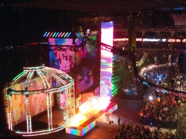 havai fişek patlamasını john morrison Bebel yürüyüş yumruk befor yükseltir.