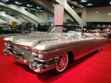 Klasik Cabrio araba parlar tarih görüntüleme özelliği yüzgeçleri üzerinde ba