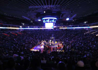 oyun için golden state warriors intro sırasında ışık gösterisine devam