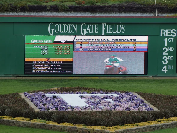 Golden gate pole digitální scoreboad — Stock fotografie