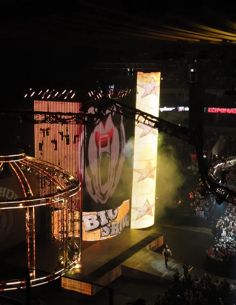 Big Show ходит к кольцу во время Pay-Per-View — стоковое фото