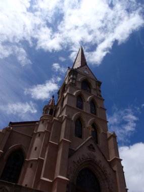 Parish Kilisesi ile güzel gökyüzü ve bulutlar