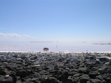 büyük Tuz Gölü kayalık sahil