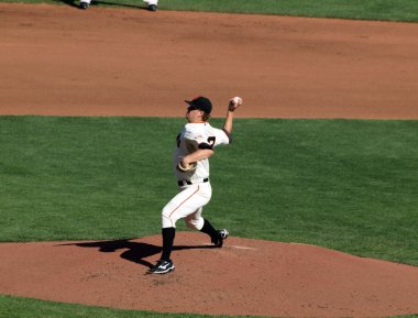 Devler sürahi matt cain adımları atmak için harekete geçirilen kolu ile ileri