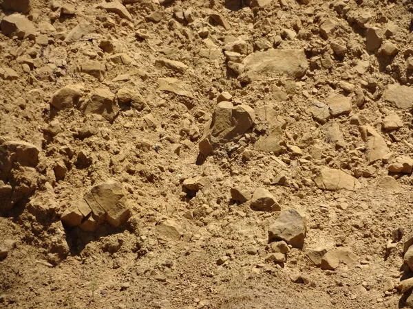 Bruine rotsen en vuil muur — Stockfoto