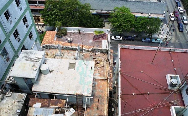 Rooftops of Tall buildings and the street below — Stock Photo, Image