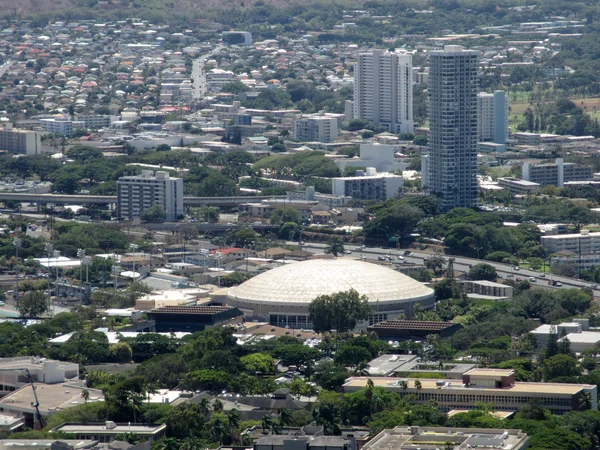 Stan Sheriff Center, Highway, Manoa and Kapahulu city area of Ho — Stock Photo, Image