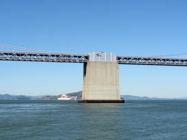 旧金山中心一侧的湾桥 — 图库照片
