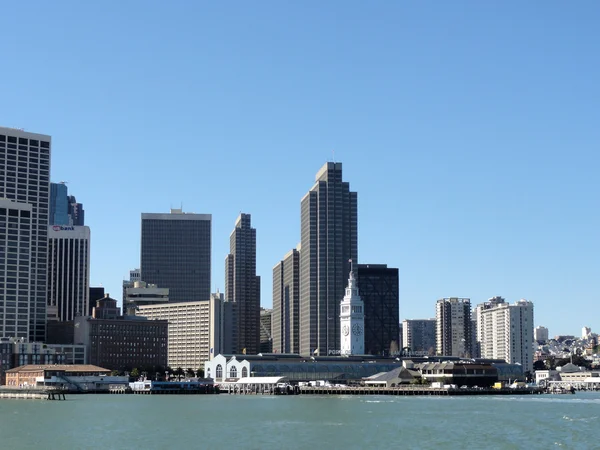 Přístav san francisco ferry budovy a panoráma města s — Stock fotografie