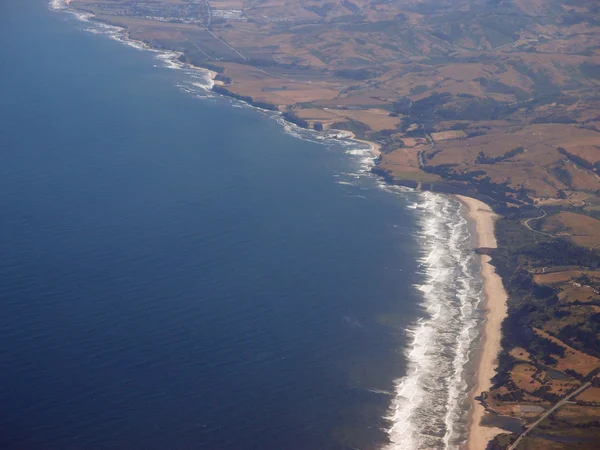 Пляжі узбережжя Каліфорнії, з повітря — стокове фото