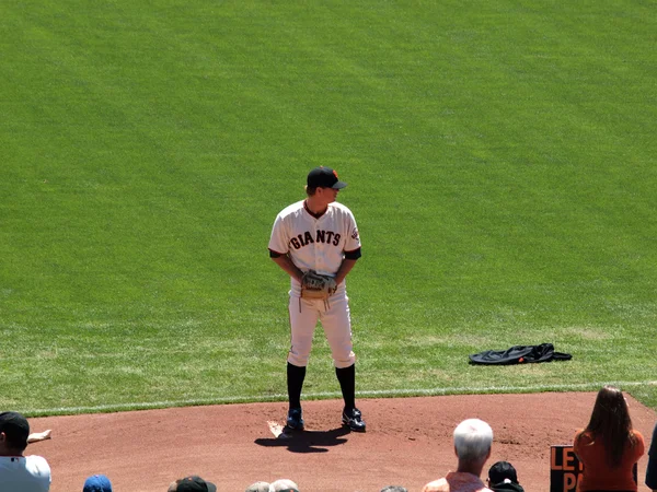 Giants Pitch Matt Cain stop on the mound in the bull pen as he — стоковое фото