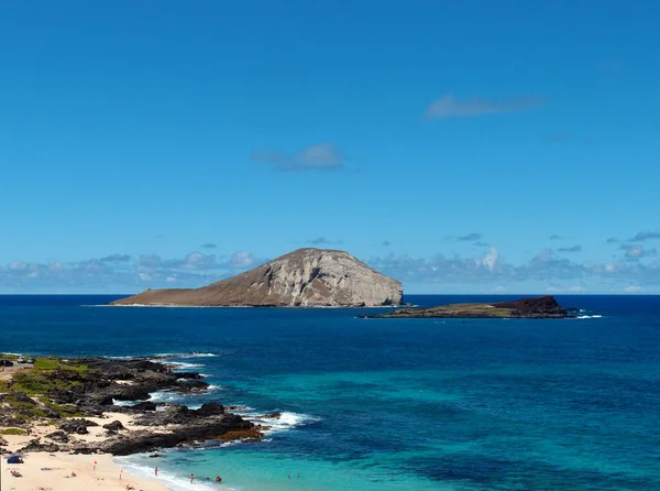 Пляж и острова в Makapuu Beach Park, Оаху, Гавайи — стоковое фото