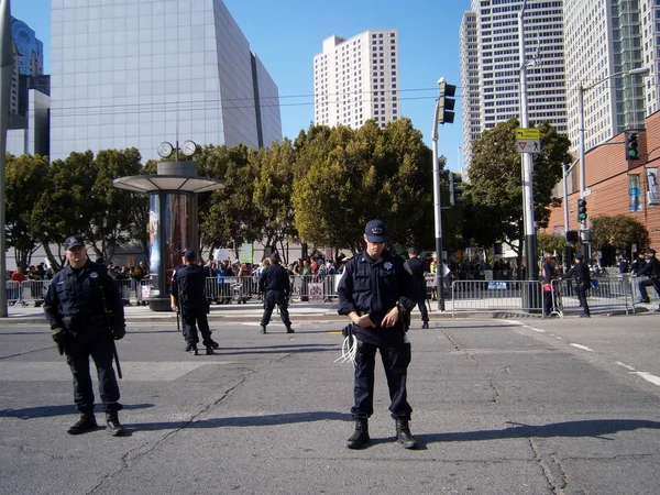 SFPD Police officers stand on street as protesters of Marijuana — Stock Photo, Image