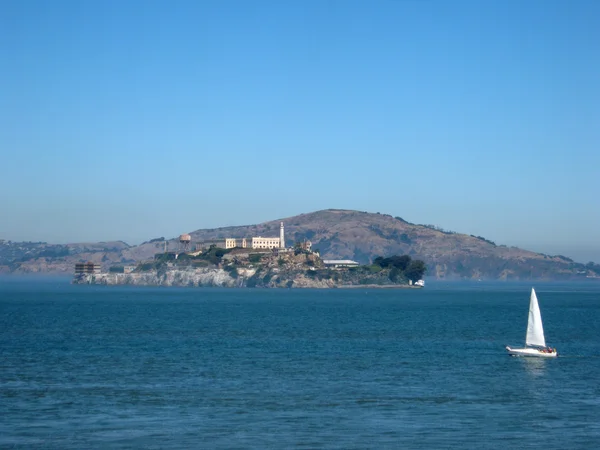 Alcatraz Adası'nda güzel bir gün — Stok fotoğraf