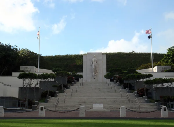パンチボウル国立でトップの像と記念階段 — ストック写真