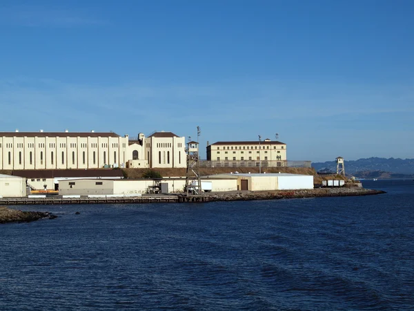 San quentin delstatsfängelset Kalifornien tas från en förbipasserande färja — Stockfoto